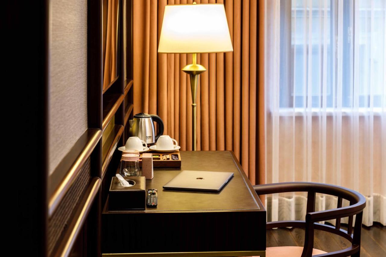 Cronton Design Hotel Стамбул Екстер'єр фото A work desk in a hotel room