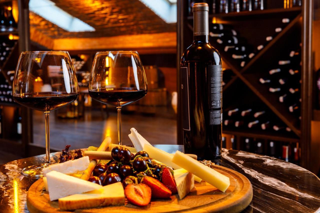 Cronton Design Hotel Стамбул Екстер'єр фото Wine and cheese